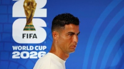 Cristiano Ronaldo basın toplantısında gazetecileri topa tuttu!