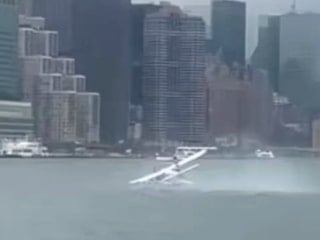 New York'ta deniz uçağı nehre sert iniş yaptı: 2 kişi yaralandı
