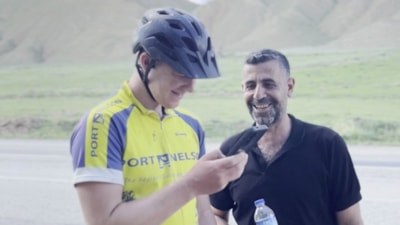 Yapay zeka tercüman oldu, dostluk köprüsü kuruldu: Erzurum'da İngiliz bisikletçiye sıcak karşılama