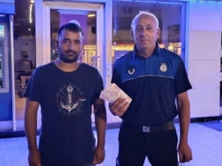 Antalya'da ATM'de bulduğu yüklü miktardaki parayı zabıtaya teslim etti