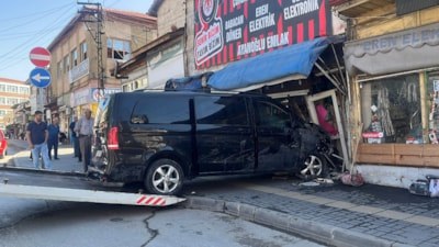 Çorum'da önce park halindeki araçları biçti, sonra iş yerine daldı