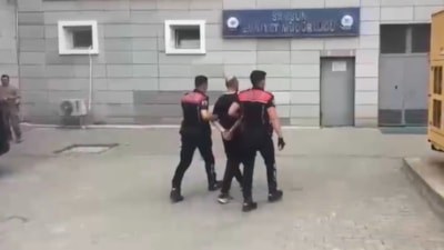 Samsun'da kırmızı bültenle aranan firari ile uyuşturucu hükümlüsü yakalandı