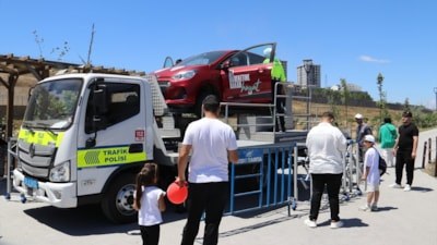 İstanbul'da emniyet kemeri farkındalığı için simülasyon etkinliği