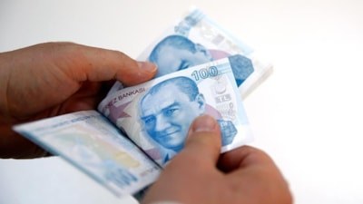 İzmir'de rüşvet davasında iki icra personeline 2,5 yıl hapis cezası