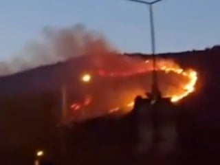 İzmir'de çıkan orman yangınına müdahale ediliyor