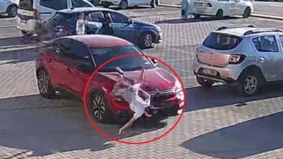 Bursa'da yola koşarak çıkan 9 yaşındaki çocuğa otomobil çarptı: Ağır yaralandı