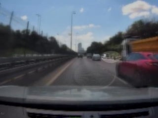 İstanbul'da emniyet şeridinde duran araca motosiklet çarptı