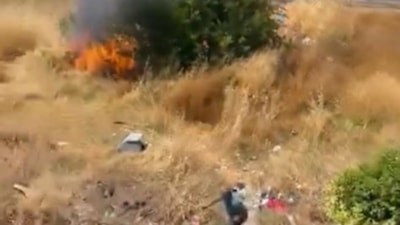 İstanbul Avcılar'da yaşlı adam otluk alanı yakıp kaçtı