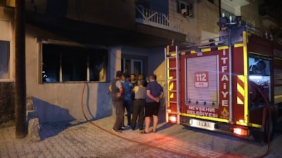 Nevşehir'de ağabeyini bıçakla kovalayıp evi ateşe verdi