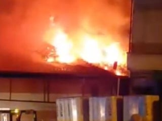 Samsun'da boya deposu alev alev yandı