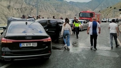 Erzurum'da ticari araç ve otomobil çarpıştı: 1 ölü 4 yaralı