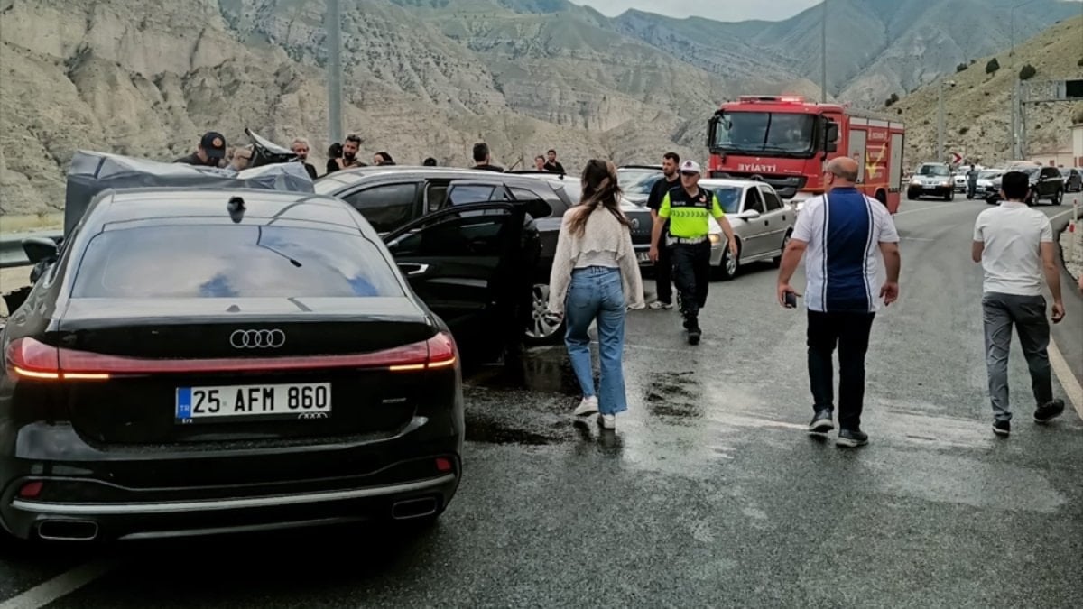 Elazığ'da Araç Çarpışması