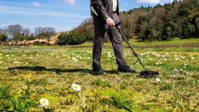 Tarlada metal dedektörüyle ararken buldu: Gizemi çözülemiyor