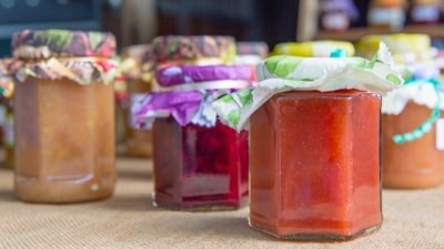 Birçok kişi süs sanıyor: Reçel kavanozlarındaki örtü detayının asıl amacı buymuş