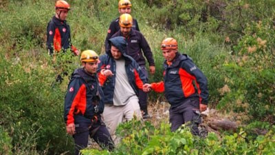 Erzurum'da kayalık alanda mahsur kalan genci AFAD kurtardı