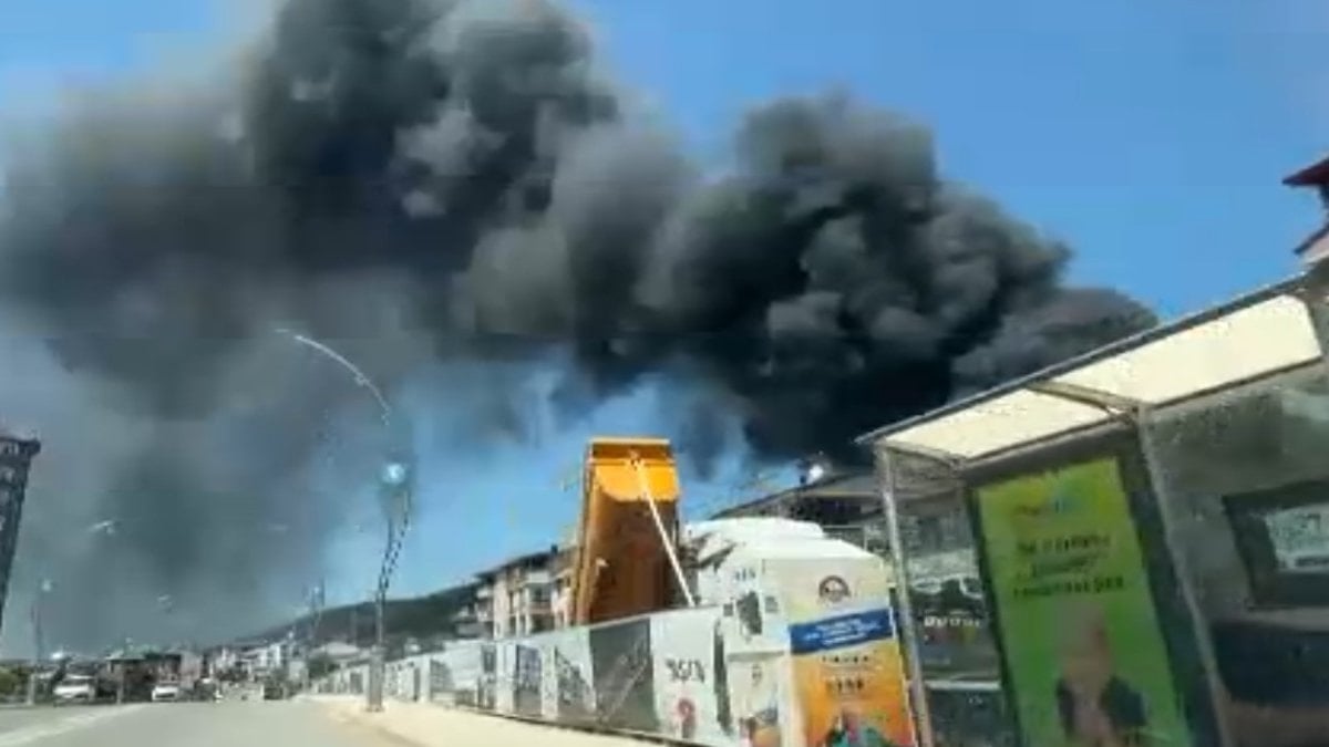 Diyarbakır'da Geri Dönüşüm Fabrikasında Yangın Çıktı
