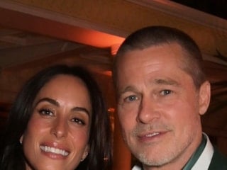 Brad Pitt sevgilisiyle poz verdi! 29 yaş küçük