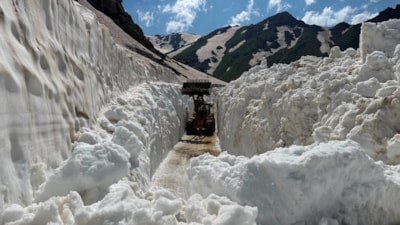 Hakkari'de temmuz ayında karla mücadele