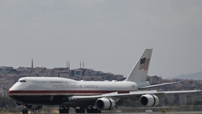 Donald Trump'ı taşıyan uçak Ankara'ya iniş yaptı
