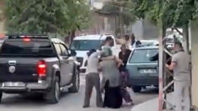 Kahramanmaraş'ta kadınlar arasındaki sopalı kavga kameraya yansıdı