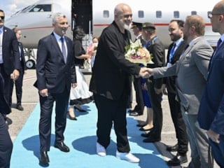 Arnavutluk Başbakanı Edi Rama NATO Zirvesi için Ankara'da: Kıyafeti dikkat çekti