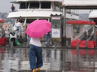 İstanbul'da sıcaklık düşüyor: Kuvvetli yağış için tarih verildi