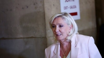 Fransa'da mahkeme, Le Pen'in siyasi yasağını kısalttı: Adaylık yolu açıldı