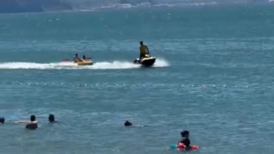 Bartın'da sürüklenen botta mahsur kalan 2 çocuk kurtarıldı