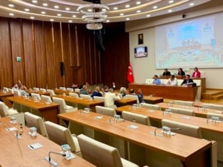 Beykoz Belediyesinde CHP sıraları boş bıraktı: AK Parti ve MHP maddeleri meclisten geçirdi