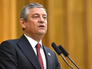 Özgür Özel yine Türkiye'yi uluslararası basına şikayet etti