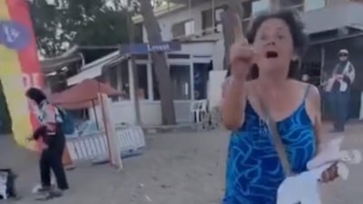 İzmir'de plajdaki şezlong tartışmasında saldırgan kadın tutuklandı