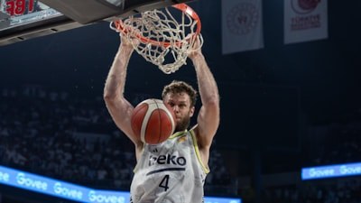 Fenerbahçe'de Nicolo Melli'nin sözleşmesi 2 yıl uzatıldı
