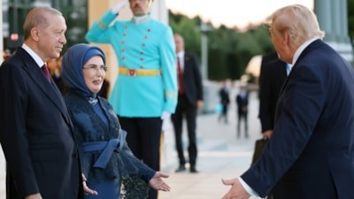 Donald Trump gözlerini mehter takımı ve Türk Devletleri bayraklarından alamadı