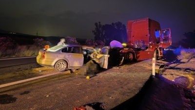 Adana'da otomobilin tıra çarptığı kazada 2 kişi yaşamını yitirdi
