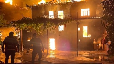 Bilecik'te 2 ahşap ev alev alev yandı