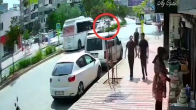 Adana'da minibüsün çarptığı genç kız can verdi