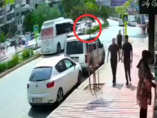 Adana'da minibüsün çarptığı genç kız can verdi