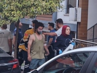 İstanbul'da 5 katlı binada çıkan yangında 7 kişi kurtarıldı