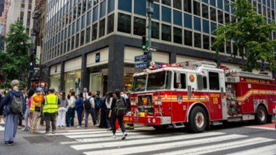 New York'ta gökdelende kolon alarmı: Yüzlerce kişi tahliye edildi