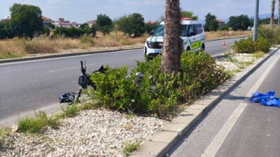 Denizli'de ağaca çarpan motosiklet sürücüsü yaşam savaşını kaybetti