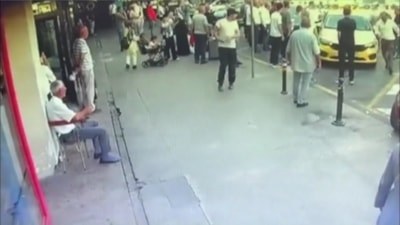 İstanbul'da otogara babasını almaya gelen taksici ile duraktaki şoförler arasında bıçaklı kavga: 2 yaralı