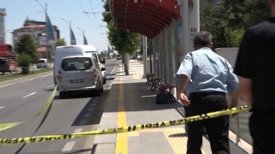 Malatya'da durakta unutulan çanta fünyeyle patlatılmak üzereyken sahibi koşarak geldi