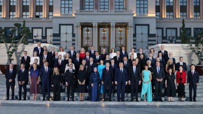 Cumhurbaşkanı Erdoğan, NATO Zirvesi'ne katılan liderlere biyografisini hediye etti