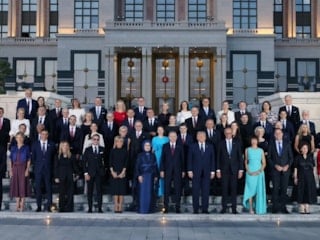 Cumhurbaşkanı Erdoğan, NATO Zirvesi'ne katılan liderlere biyografisini hediye etti