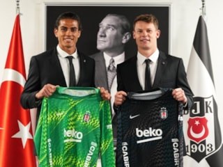 Beşiktaş'a iki kaleci birden: Alexander ve Doğan imzayı attı