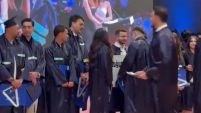 Yeditepe Üniversitesi mezuniyetinde pankart skandalı: Ayet engellendi