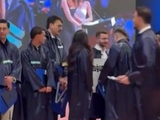 Yeditepe Üniversitesi mezuniyetinde pankart skandalı: Ayet engellendi