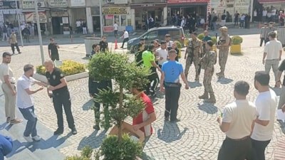 Bursa Adliyesi'nde kavga: 1'i polis 3 yaralı