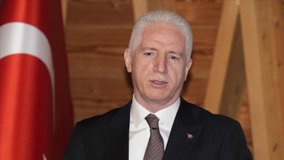 İstanbul Valisi Davut Gül'den Yeditepe'deki ayetli pankarta ayet ile destek