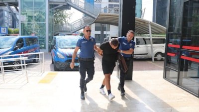 Antalya'da polise hakaret eden şüpheliye gözaltı